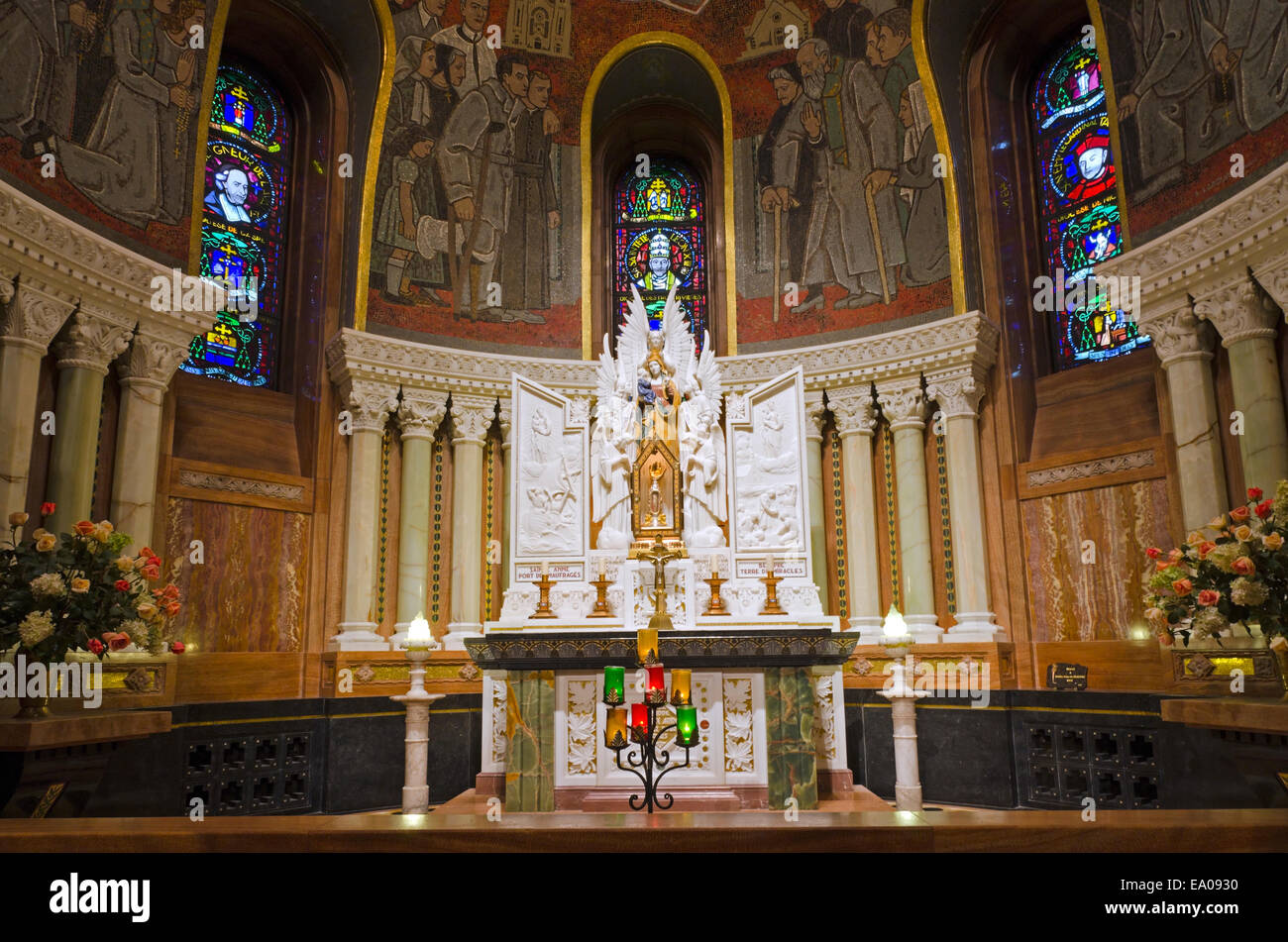 Altar of basilica SainteAnne de Beaupre Stock Photo Alamy