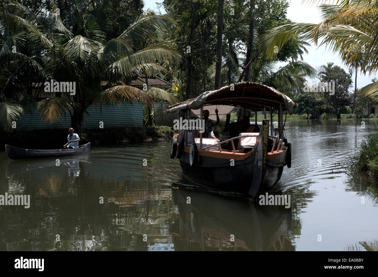 Shikari canoe boat on the backwaters, Allepey, Kerala, India, South