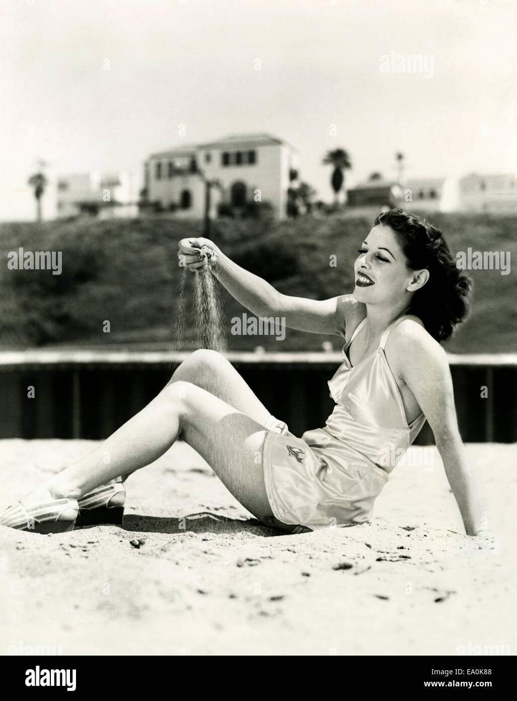 1930s beach hi-res stock photography and images - Alamy