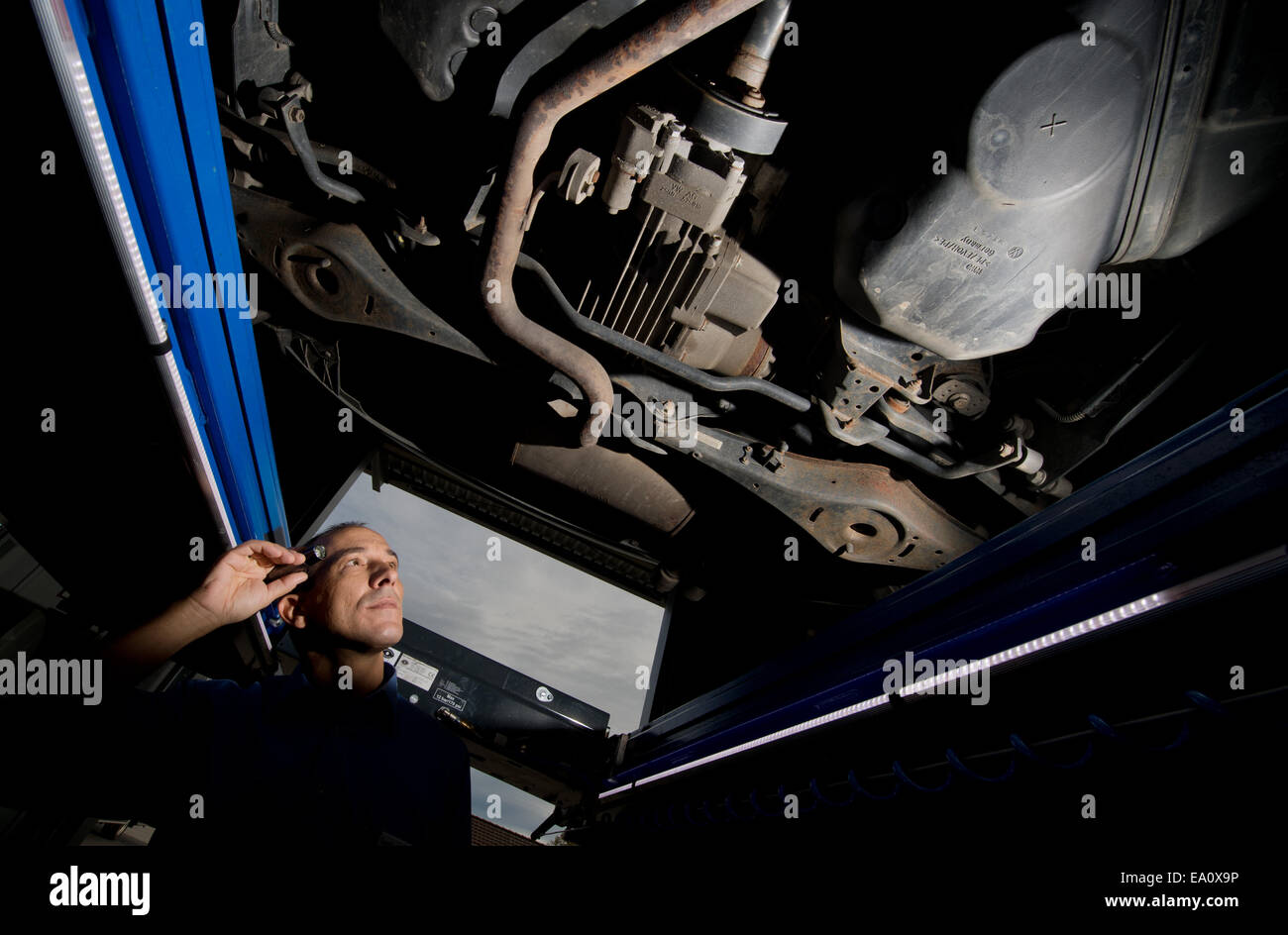 Hildesheim, Germany. 5th Nov, 2014. Technical inspector of TUV Nord, technical inspection association, Geert Dannhauer, examines a Volkswagen Tiguan car at the TUV Nord testing and service station in Hildesheim, Germany, 5 November 2014. Photo: Juian Stratenschulte/dpa/Alamy Live News Stock Photo