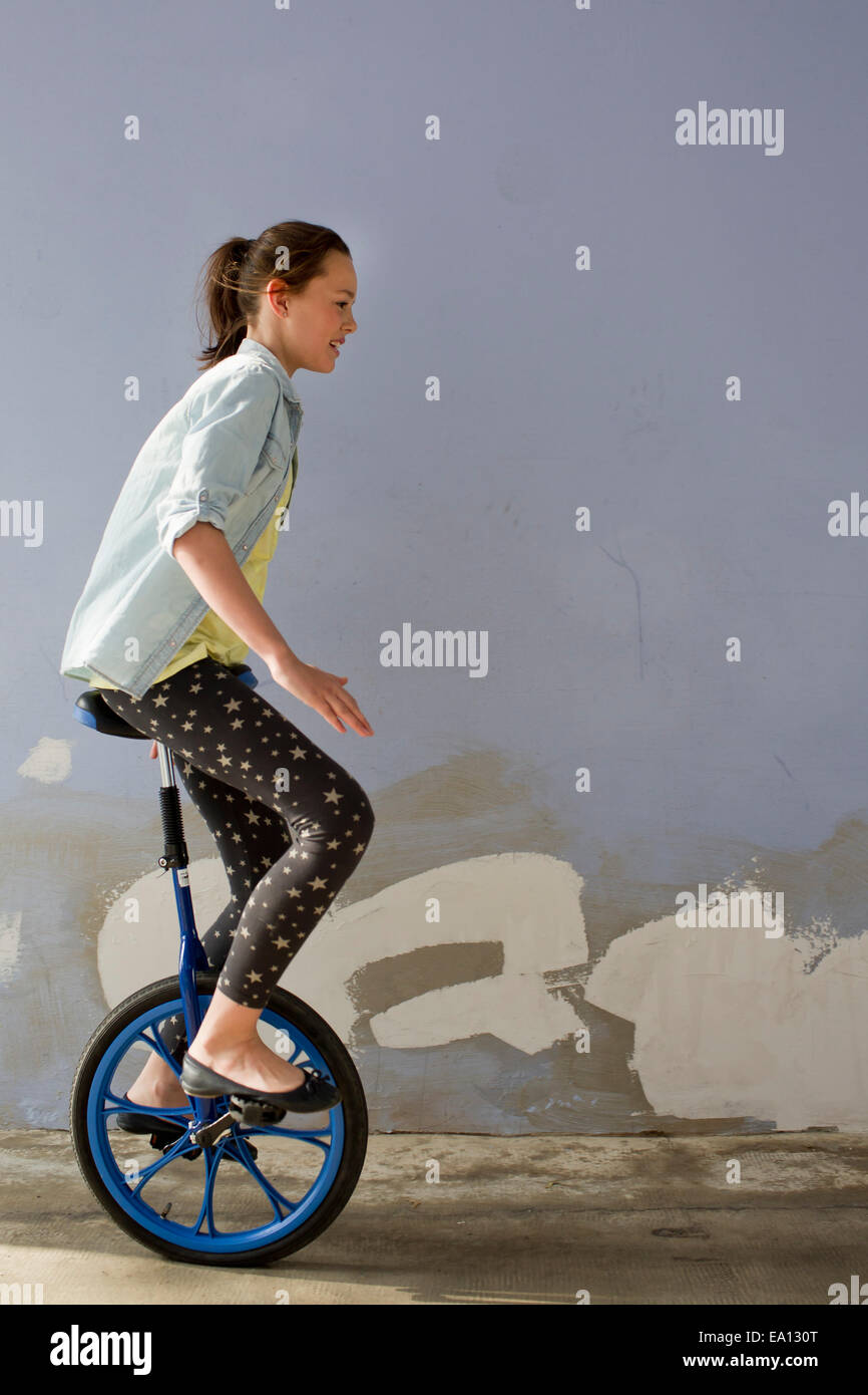 Girls unicycle hires stock photography and images Alamy