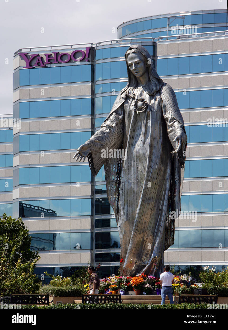 Statue of Mother Mary of the Church Of Our Lady of Peace in front of Yahoo headquarters in Santa Clara, California, USA Stock Photo