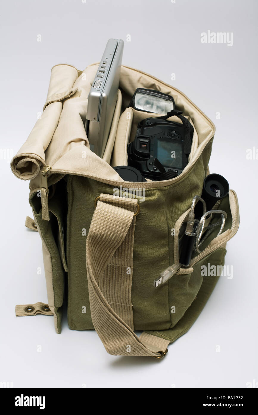 Heavy shoulder bag hi-res stock photography and images - Alamy
