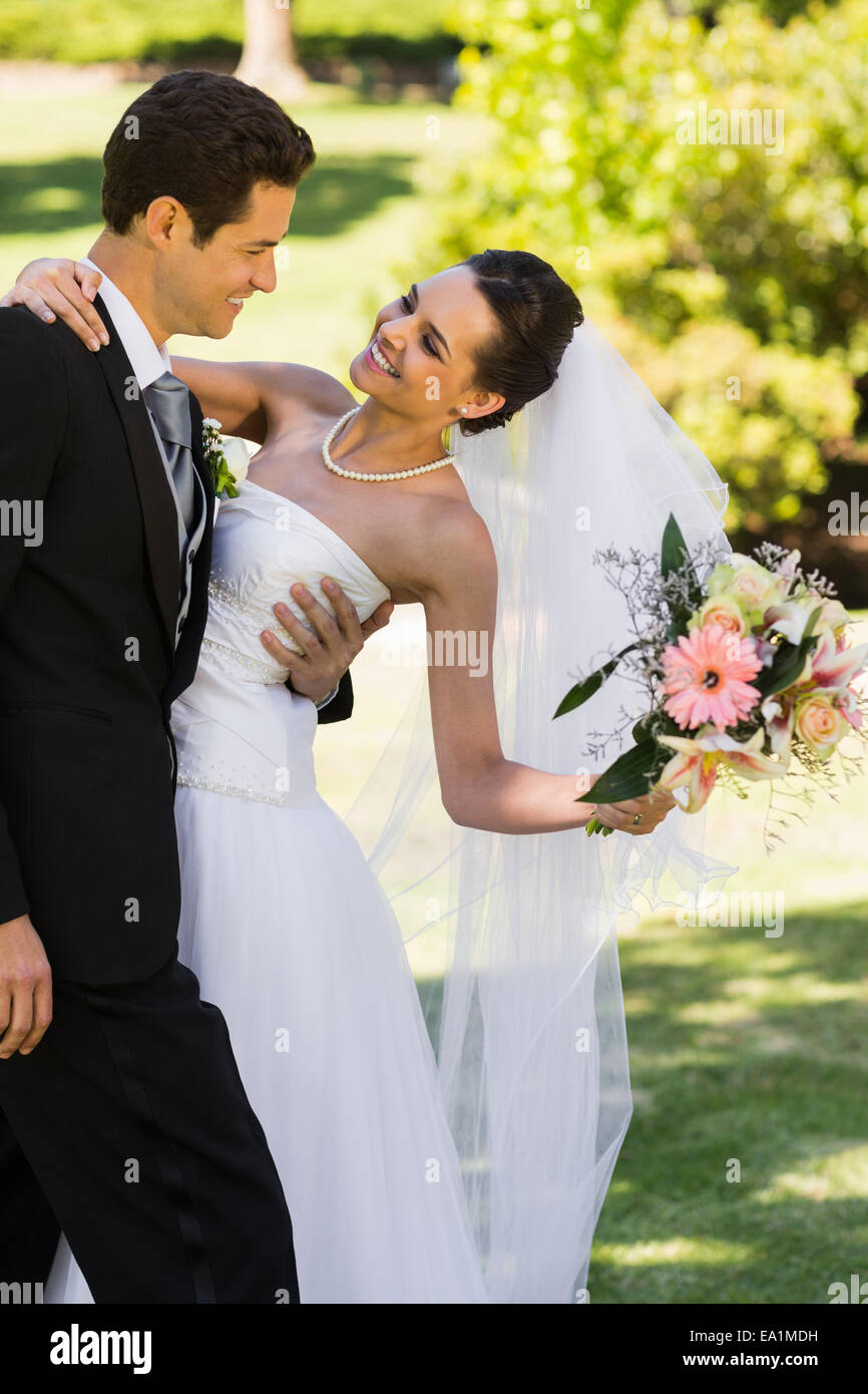 Newlywed couple standing arm hi-res stock photography and images - Alamy