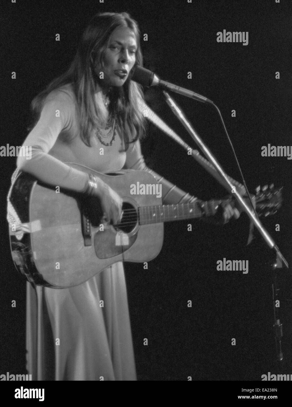 Joni mitchell 1974 Black and White Stock Photos & Images Alamy