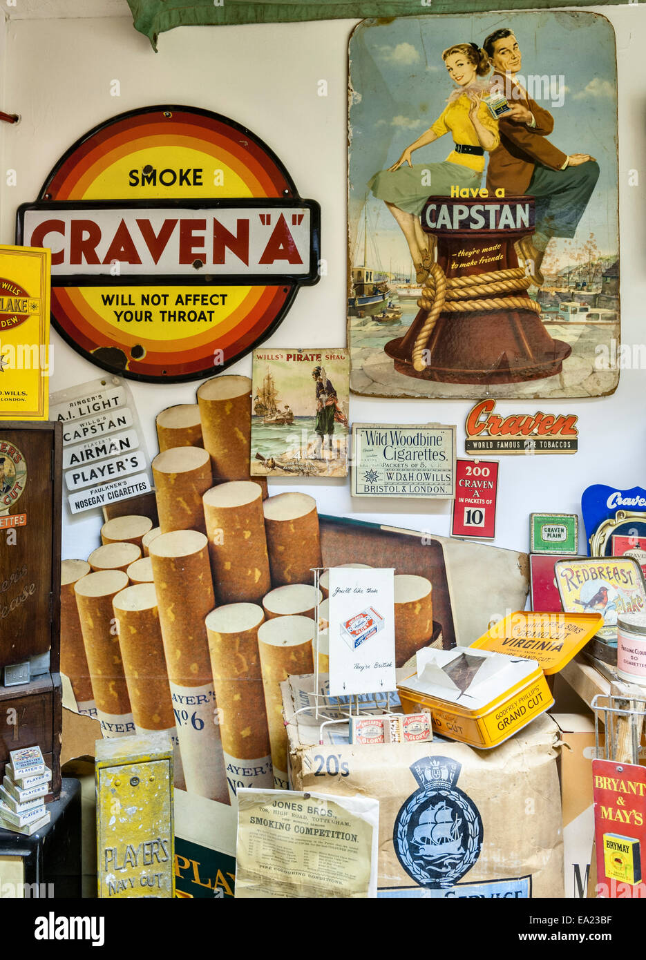 tobacco memorabilia Smoking and tobacco memorabilia hi-res stock photography and images