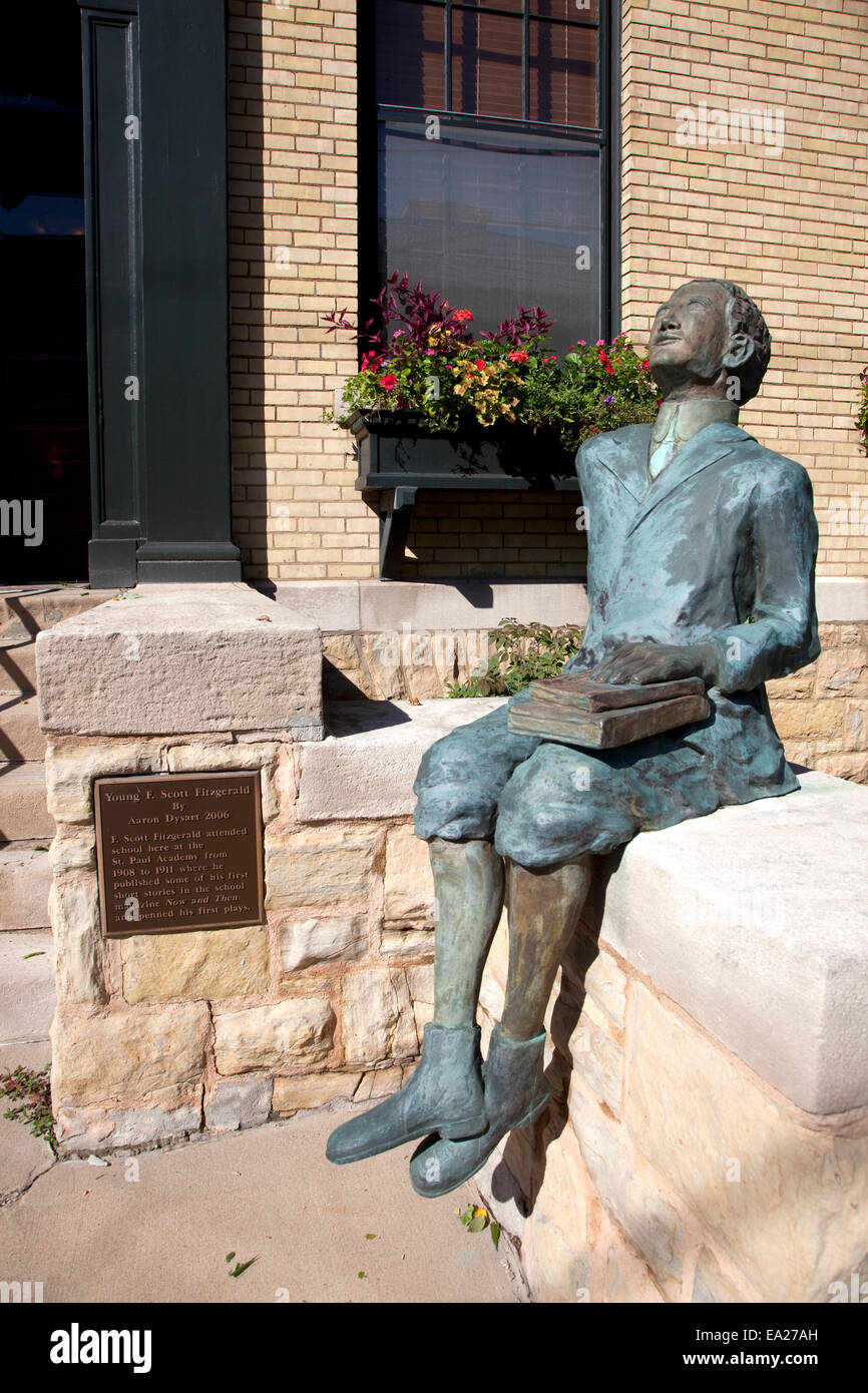 Statue of author F. Scott Fitzgerald outside building that once housed his school The St Paul Academy. St Paul Minnesota MN USA Stock Photo