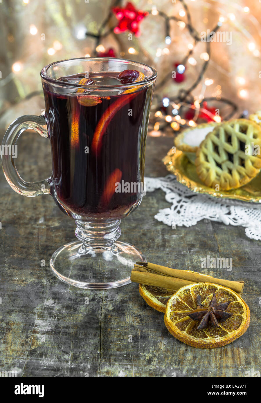 Mulled wine mince pies spices hi-res stock photography and images - Alamy