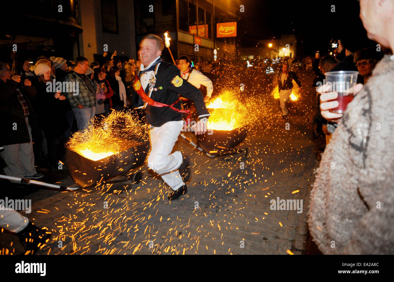 Lewes, Sussex, UK. 5th November, 2014. The mens flaming tar barrel race takes place at the annual Lewes Bonfire Celebrations Stock Photo
