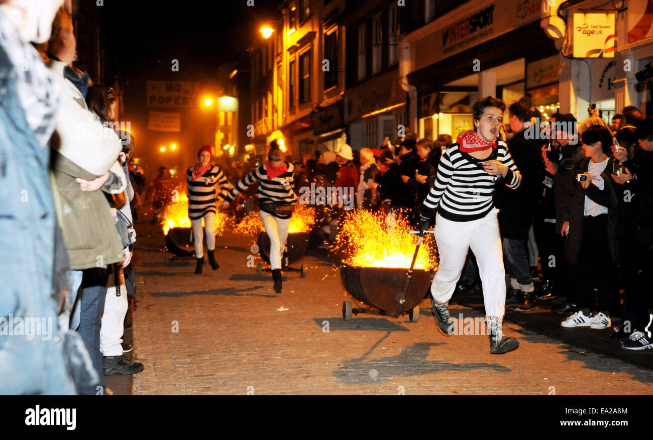 Lewes, Sussex, UK. 5th November, 2014. The womens flaming tar barrel race takes place at the annual Lewes Bonfire Celebrations and Parades The Lewes Bonfire Night, or the Lewes Bonfire Night Celebrations, is the largest celebrated Fifth of November Event in the world and commemorates the Discovery of the Gunpowder Plot in 1605. Credit:  Simon Dack/Alamy Live News Stock Photo