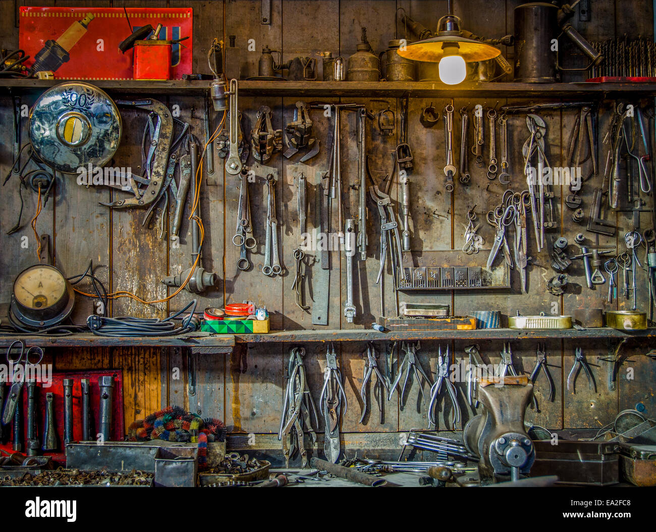 Vintage workshop hi-res stock photography and images - Alamy