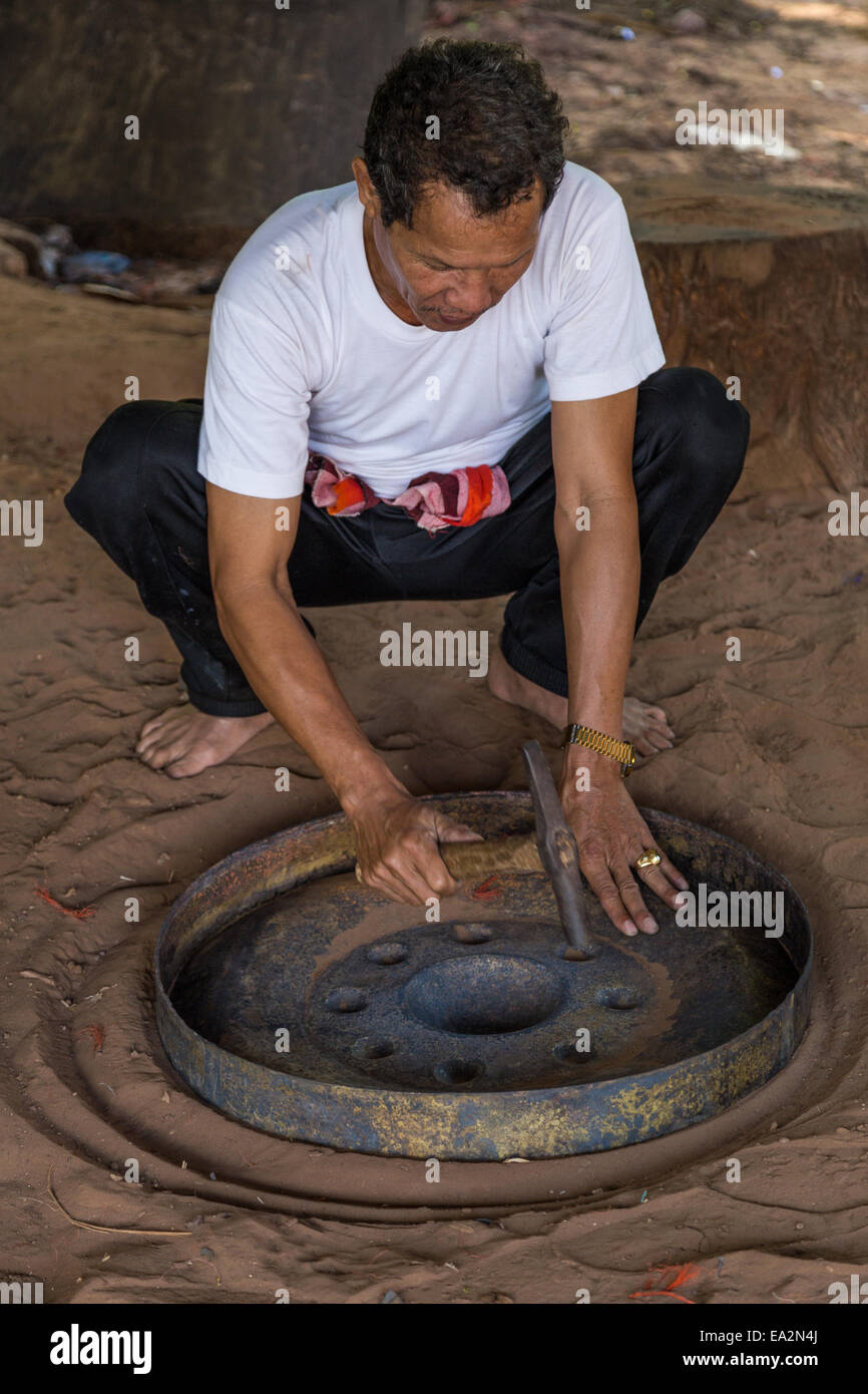 The gong village of Phibun Mangsahan, near the confluence of the Mekong and Mun Rivers at  Khong Chiam, is famous for its hand f Stock Photo