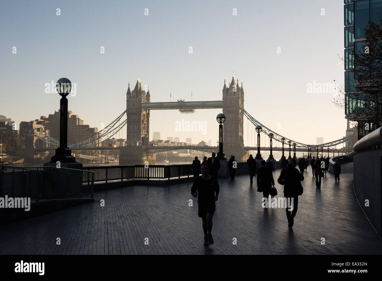 London, UK. 6th Nov, 2014.  The falling UK temperatures herald winter is coming as London wakes to a frosty Autumnal morning.  Credit:  Patricia Phillips/Alamy Live News Stock Photo