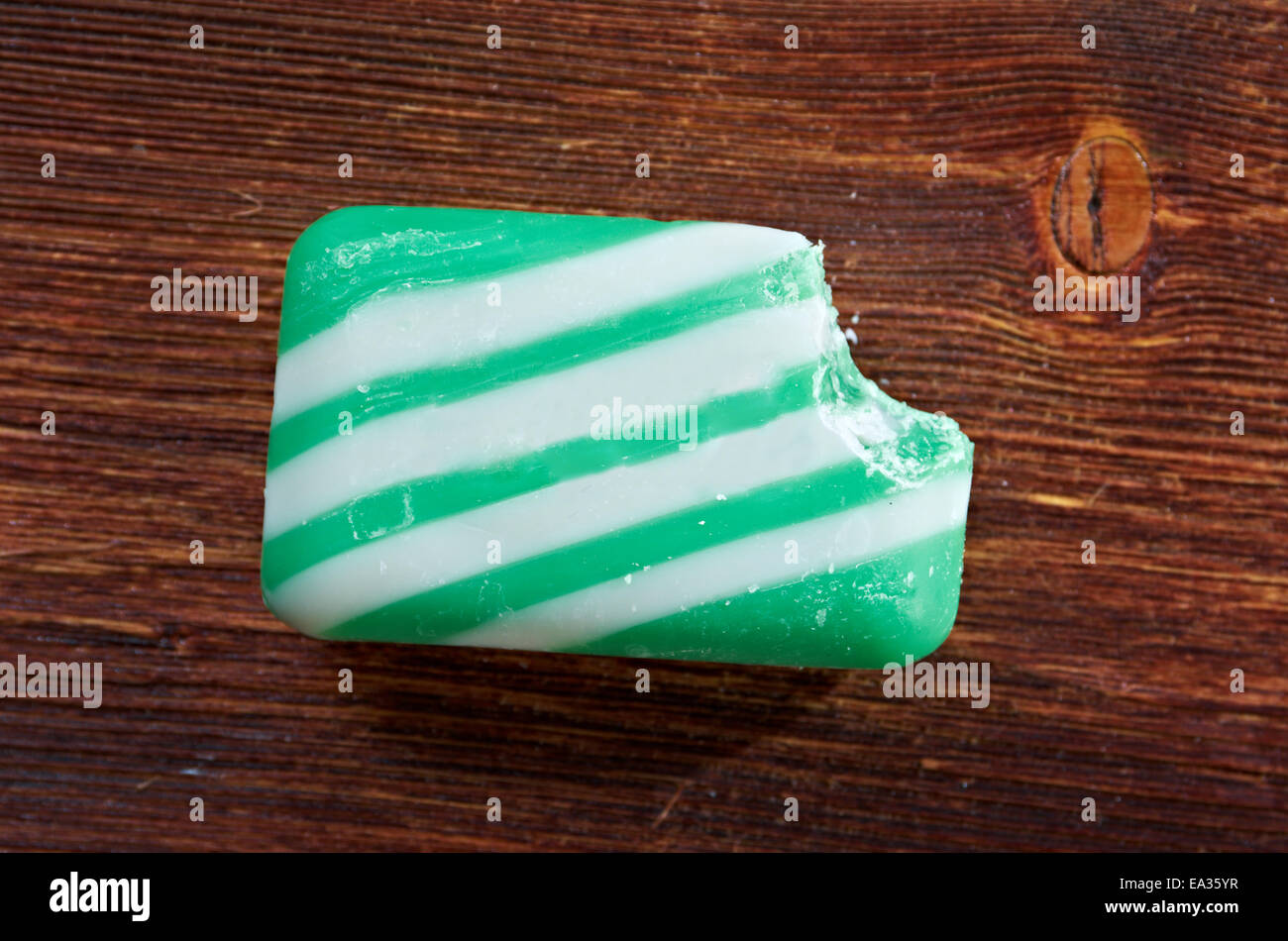 Кусок мыло белое на белом фоне. Мыло кусочками на белом фоне. Piece of soap. Мыло коричневое с резким запахом. Новый кусочек мыла старый кусочек мыла мем.