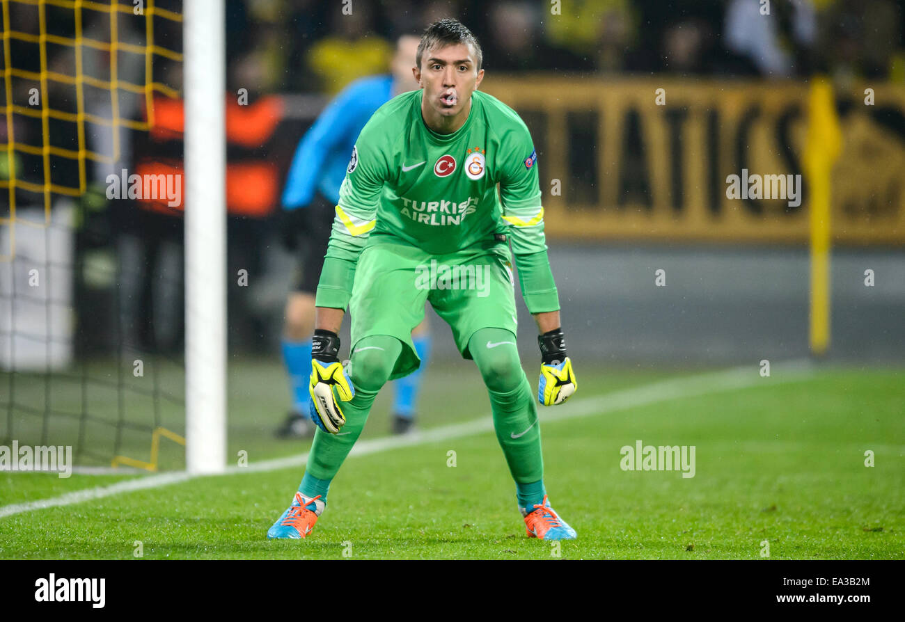 Dortmund, Germany. 4th Nov, 2014. Istanbul's goalkeeper Fernando Muslera in action during the UFA Champion League Group D match between Borussia Dortmund and Galatasaray Istanbul in Dortmund, Germany, 4 November 2014. Photo: Thomas Eisenhuth/dpa - NO WIRE SERVICE -/dpa/Alamy Live News Stock Photo