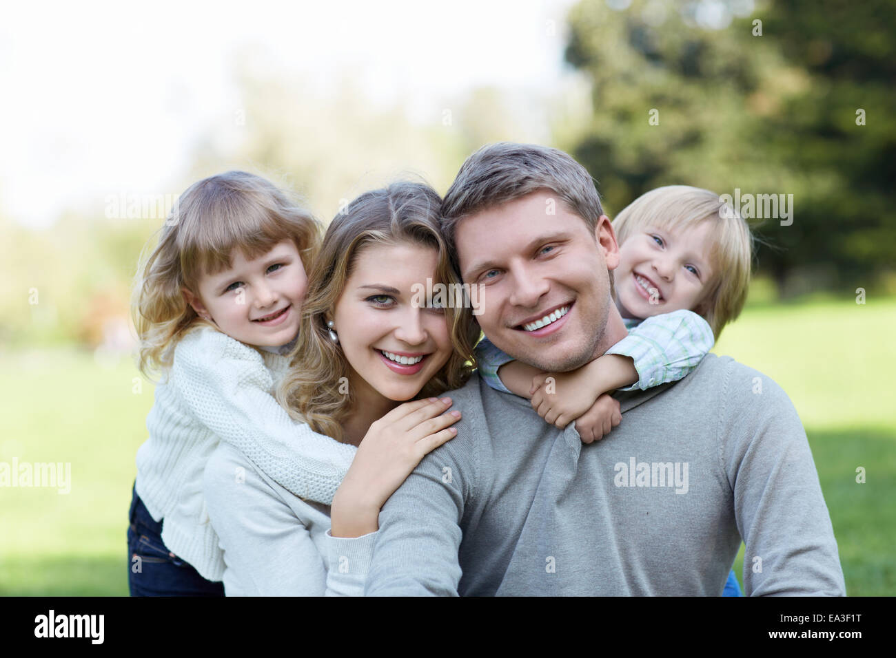 Young family kids autumn fun hi-res stock photography and images - Alamy