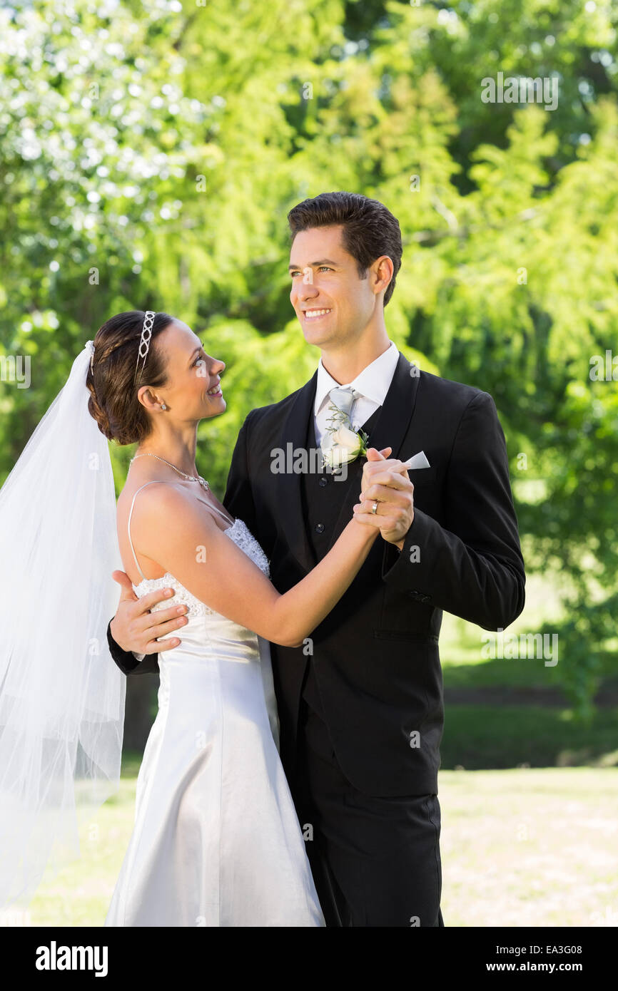 Newly wed couple dancing on wedding day Stock Photo - Alamy