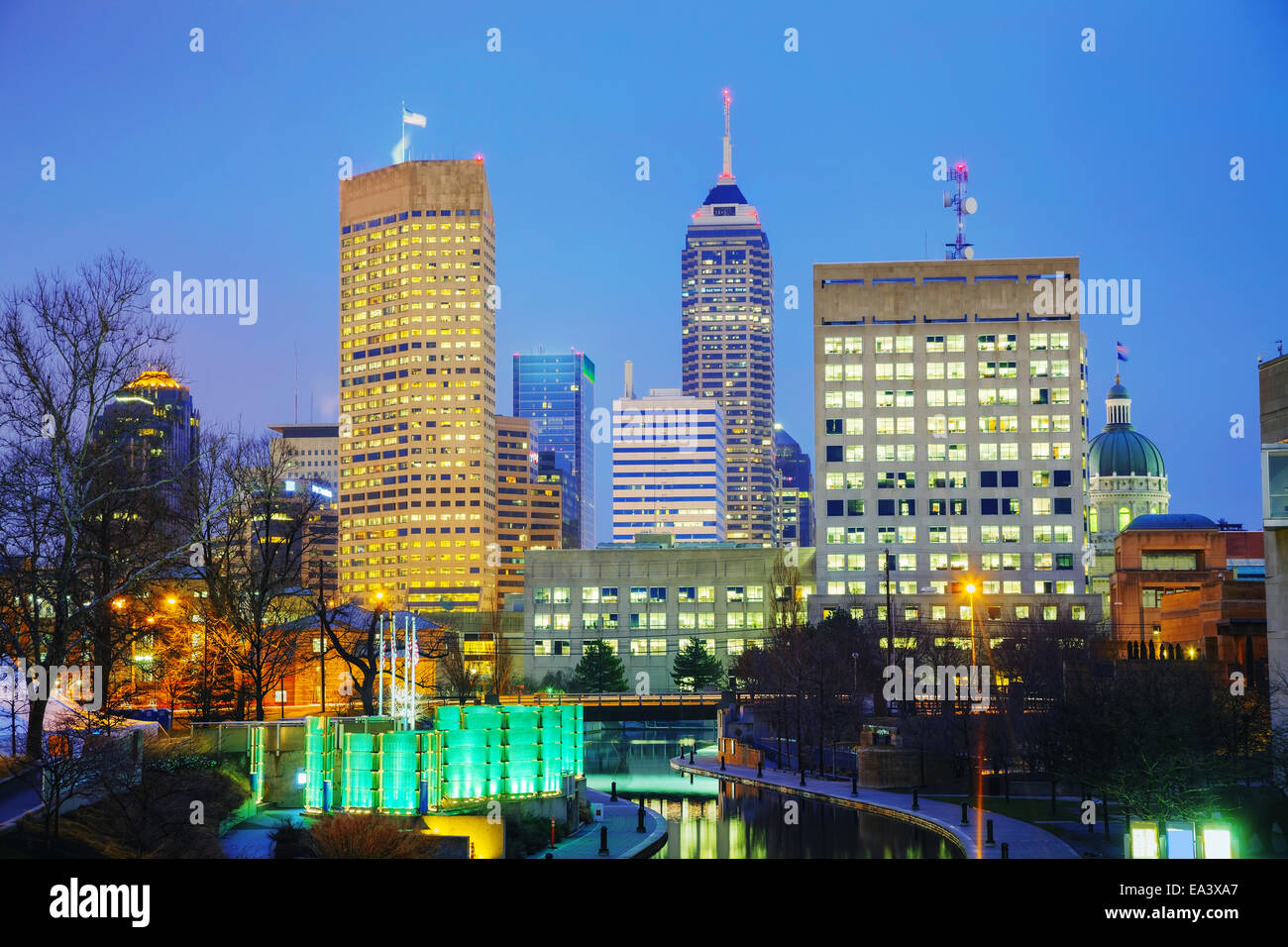Downtown indianapolis night time hires stock photography and images