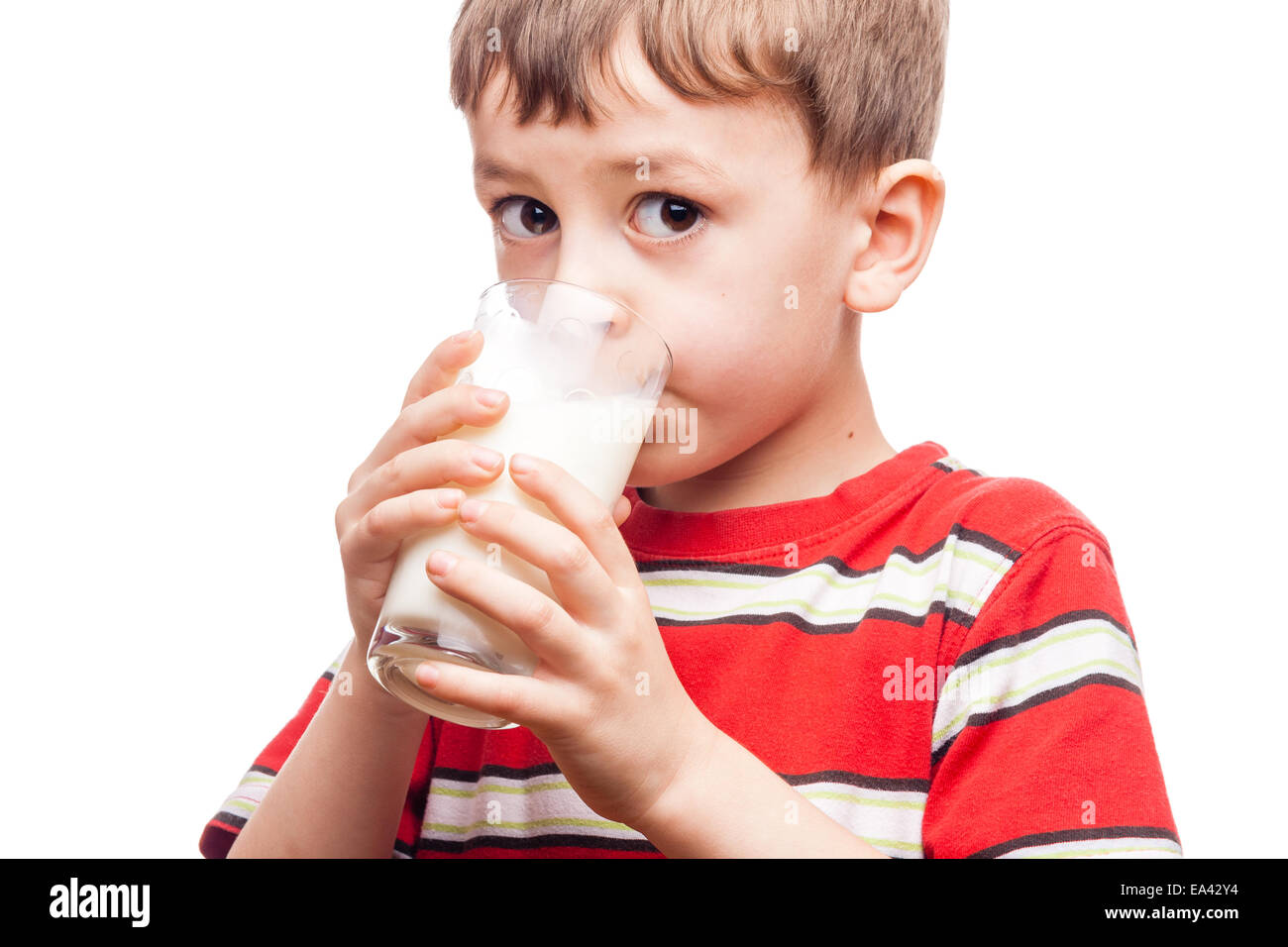 Пьет молоко на английском. Мальчик с молоком. Мальчик пьет молоко картинка. Человек пьет молоко на прозрачном фоне. Мальчик пьет молоко картина.