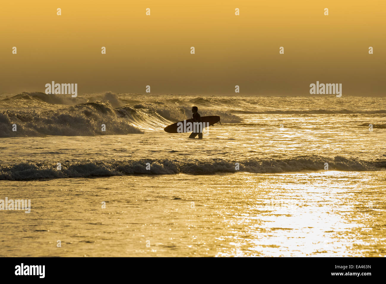 Surfer crash hi-res stock photography and images - Alamy