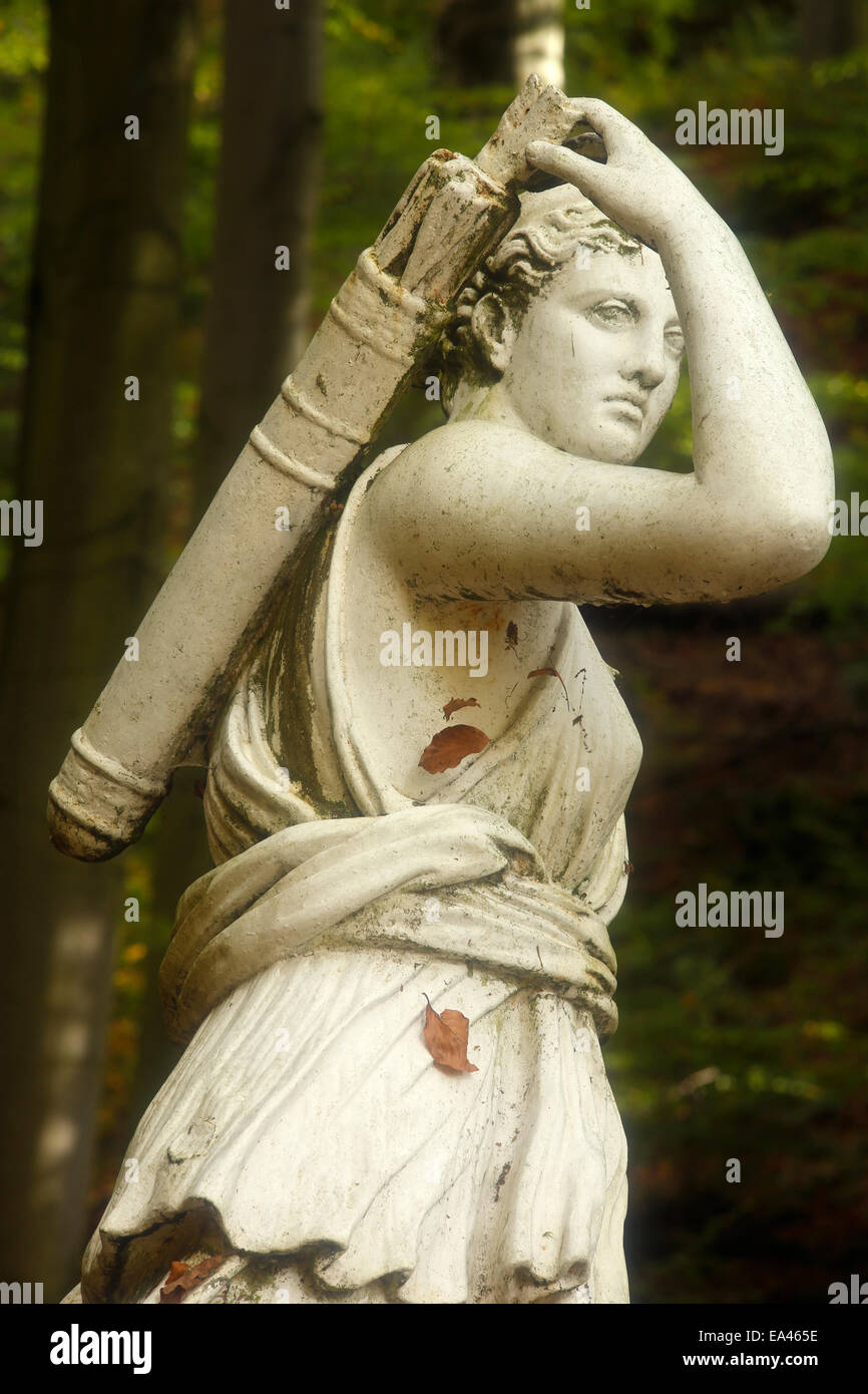Statue of diana hi-res stock photography and images - Alamy