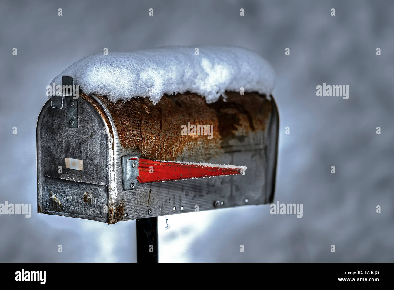 Rusty US postal mailbox covered in snow Stock Photo - Alamy