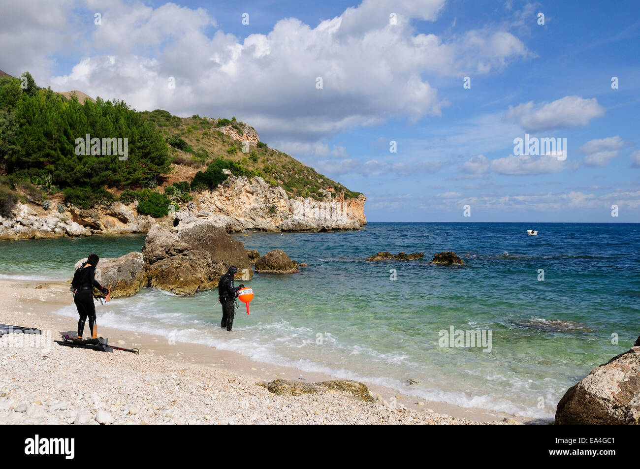 two scuba diver on the sandy beach of Mazzo di Sciacca, near Castellammare del Golfo, Sicily Stock Photo
