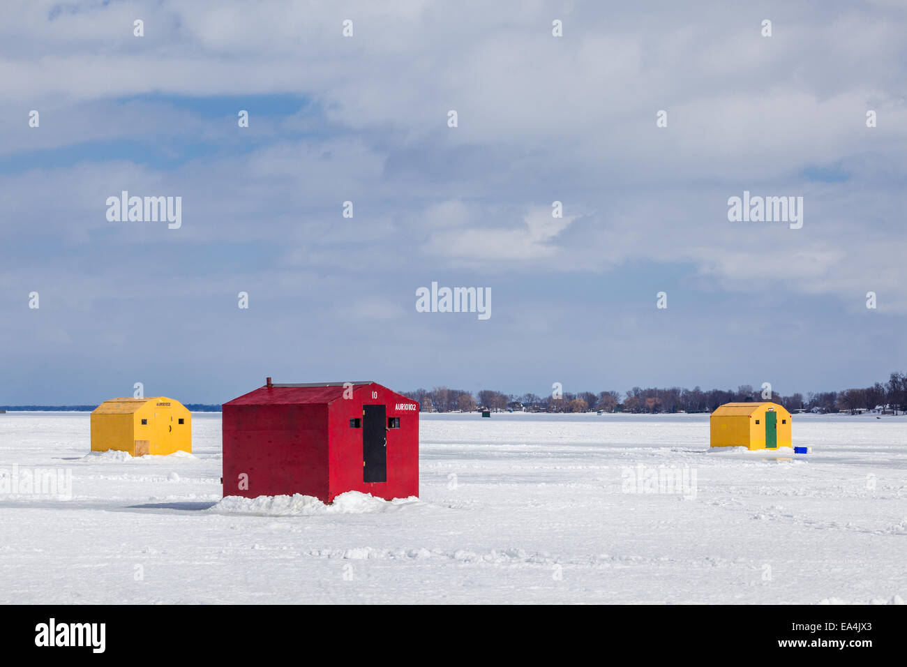 Lake simcoe ice fishing hires stock photography and images Alamy