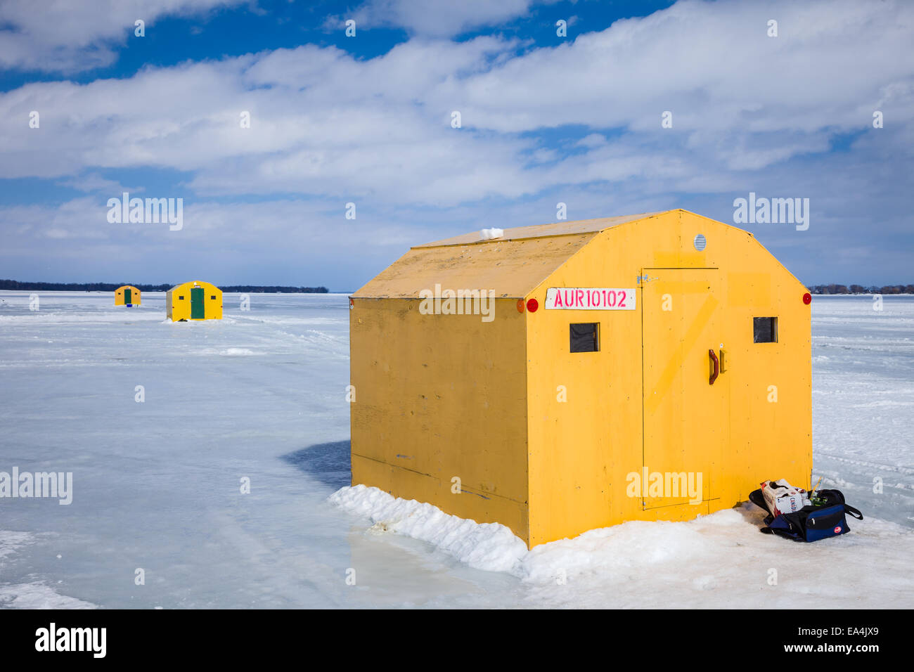 Lake simcoe ice fishing hires stock photography and images Alamy