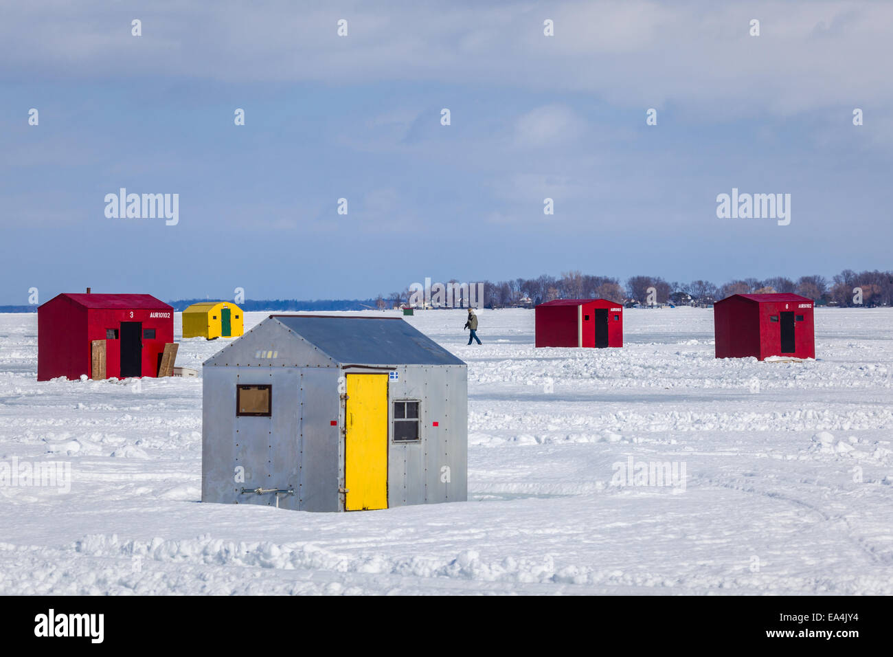 Lake simcoe ice fishing hires stock photography and images Alamy