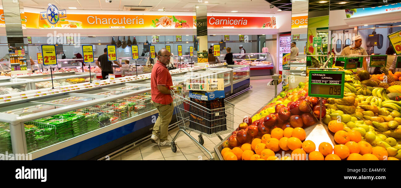 People shopping in supermarket, Puerto del Carmen, Lanzarote, Canary Islands, Spain Stock Photo