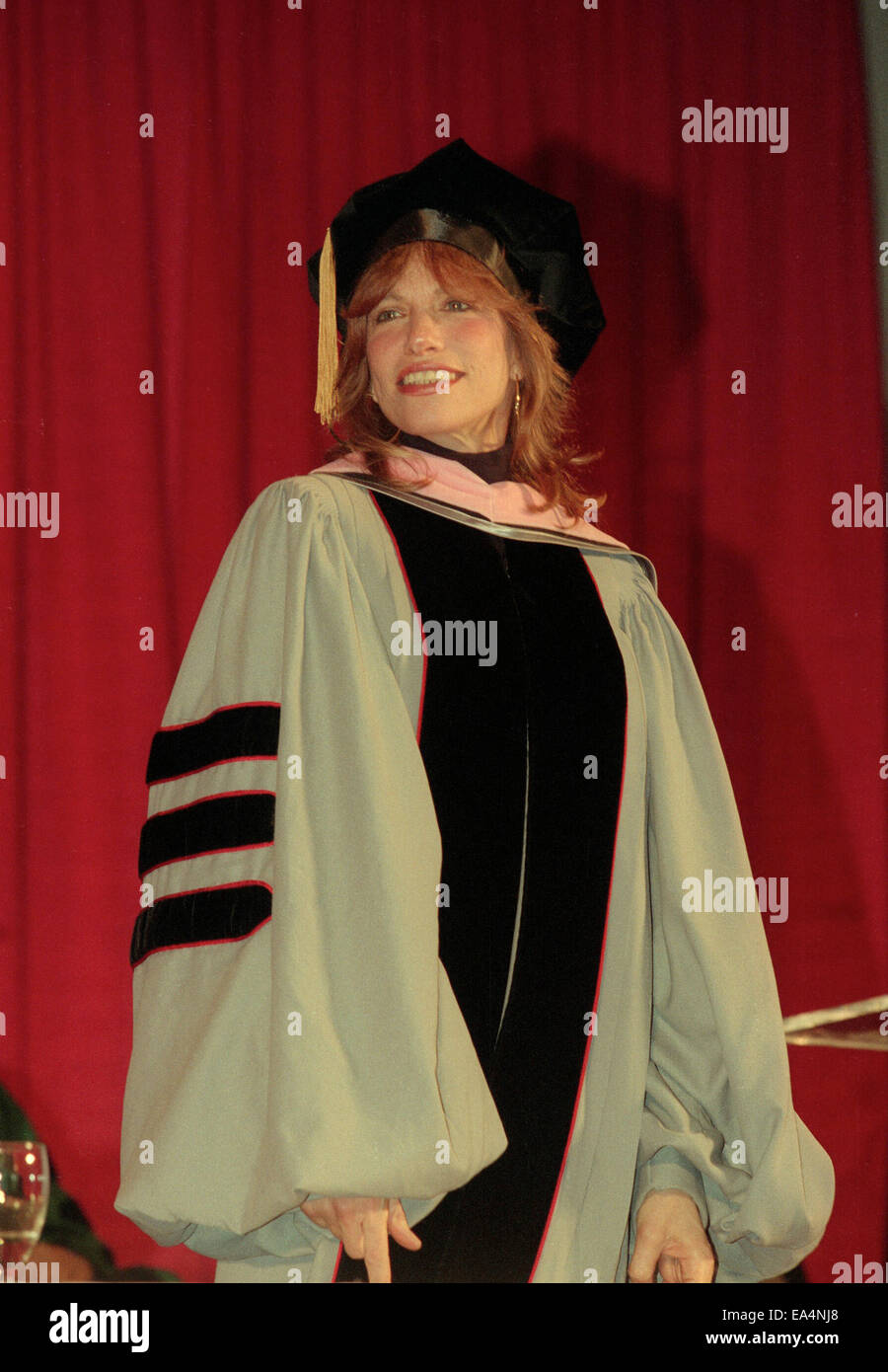 May 1, 1998 - Boston, Massachusetts, U.S. - Pop icon singer CARLY SIMON ...