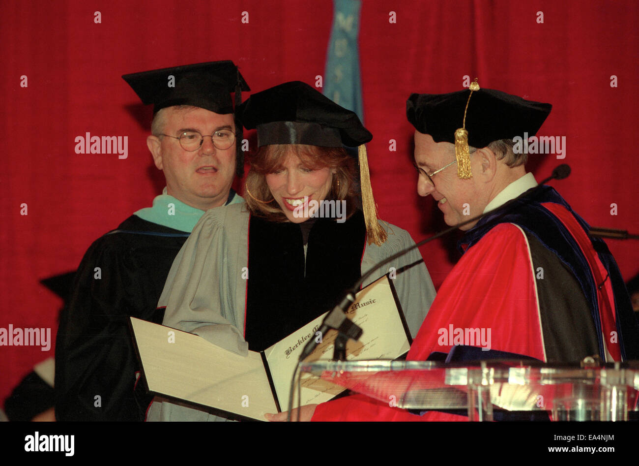 May 1, 1998 - Boston, Massachusetts, U.S. - Pop icon singer CARLY SIMON ...