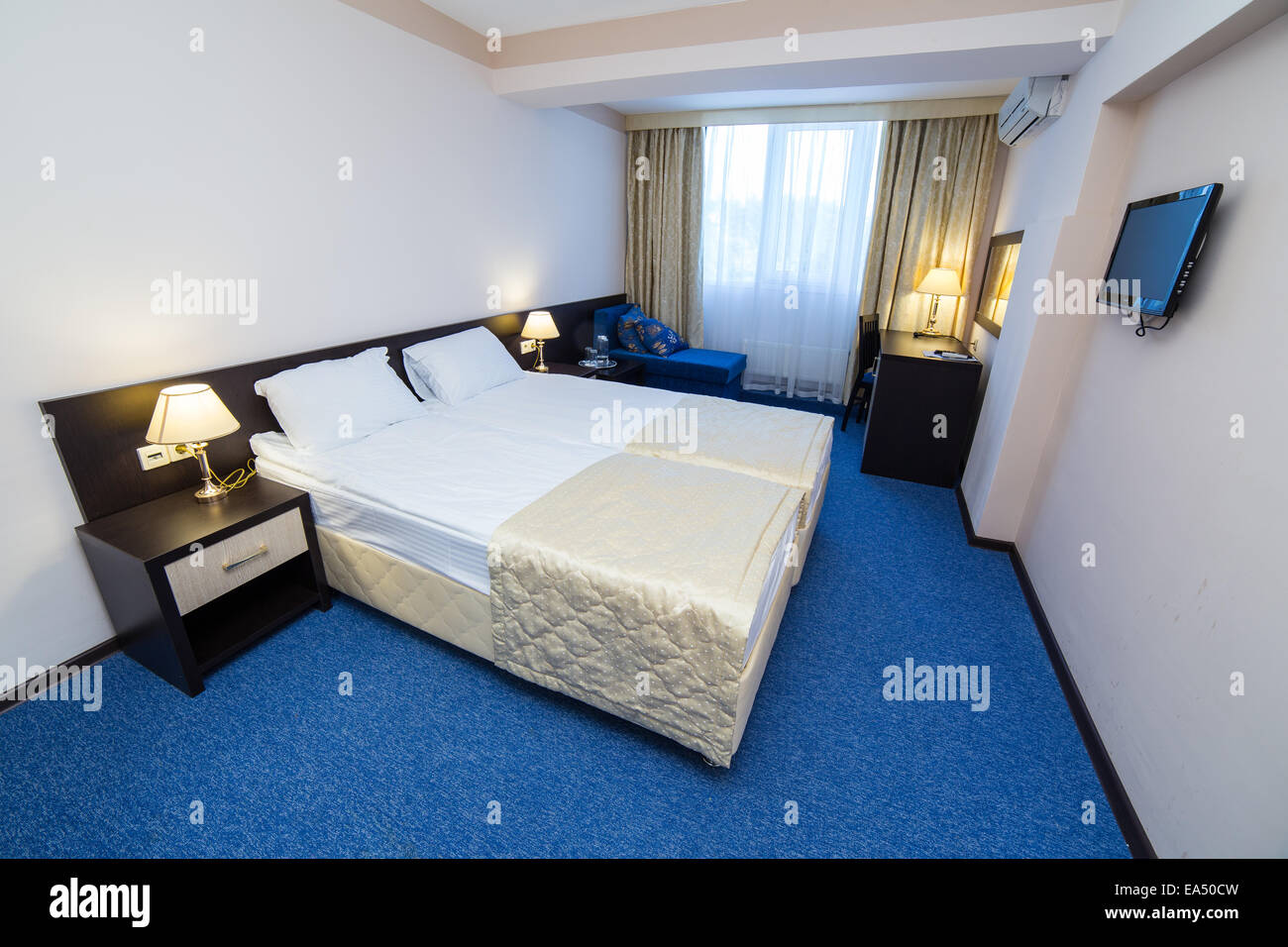 Modern home and hotel double bedroom interior design Stock Photo - Alamy