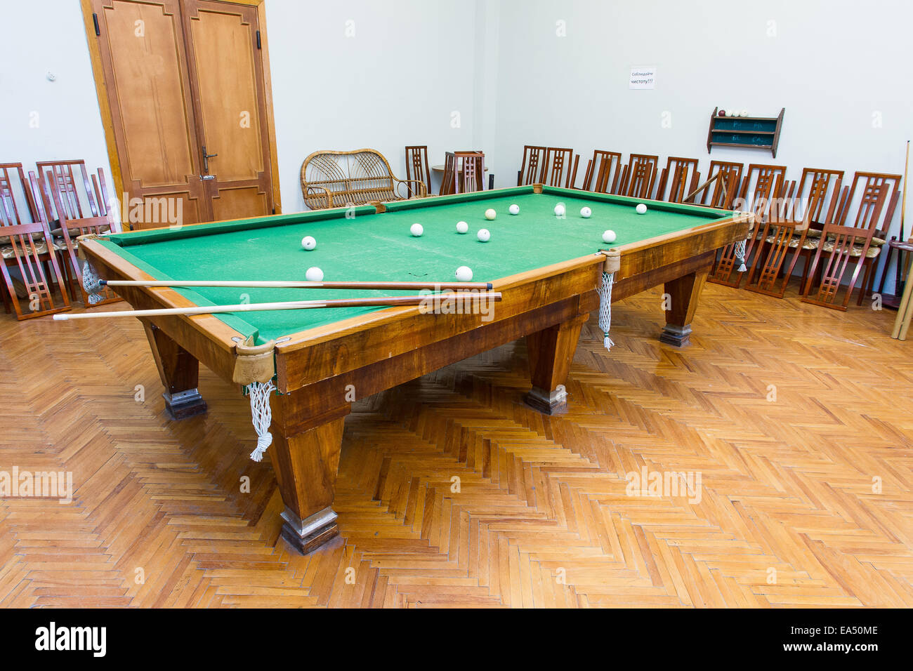 Green felt billiard table with billiard balls hires stock photography and images Alamy