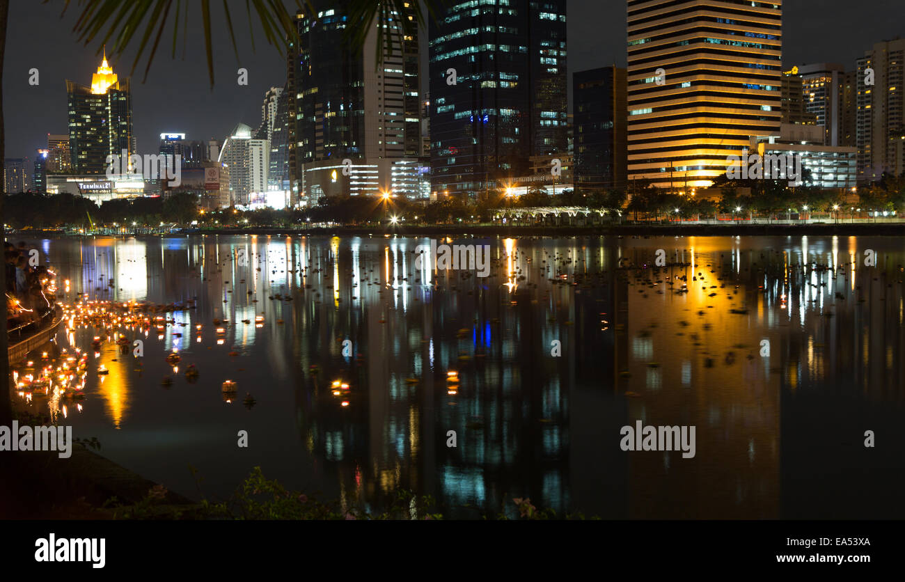 Benjakiti Park, Bangkok, Thailand, 6th November 2014. Long exposure captures Krathong's (decorated baskets) floating on the lake of Benjakiti Park to celebrate the annual Loi Krathong festival. Loi Krathong is an annual festival celebrated in Thailand to give thanks to the Goddess of Water, Phra Mae Khongkha. Credit:  Alison Teale/Alamy Live News Stock Photo