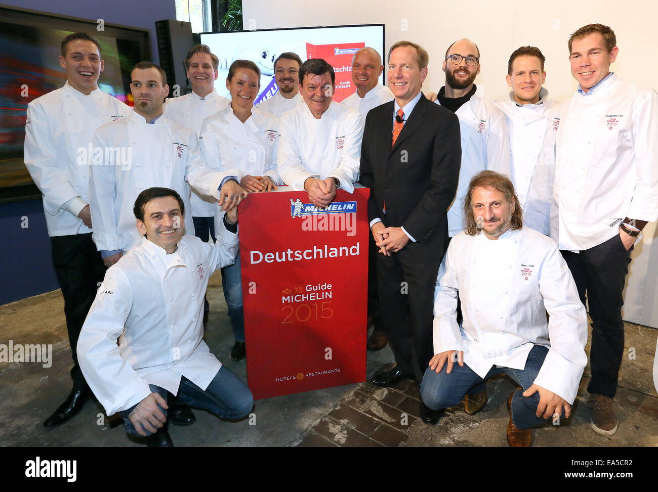 The new German top chefs Matthias Maucher (L-R, Himmel un Aed, Cologne), Anthony Joynes (Brasserie Lamazeres, Berlin), Paul Stradner (Brenners Park-Restaurant, Baden-Baden), Sonja Fruehsammer (Fruehsammers Restaurant), Peter Hagen (ammolite The Lighthouse Restaurant, Rust), Harald Wohlfahrt (Schwarzwaldstube, Baiersbronn), Richard Nussel (Westfälische Stube, Hoerstel), the international director of the 'Guide Michelin', Michael L. Ellis, Felix Lisegang and Andre Sawahn (Jungbluth, Berlin) und Volker Fuhrwerk (Restaurant 1797, Juetenburg), Jose Mranda Morillo (front L, Kochu Karu, Berlin), and  Stock Photo