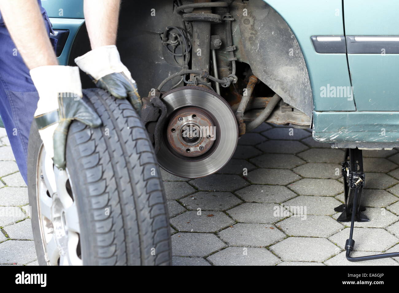 changing tires Stock Photo