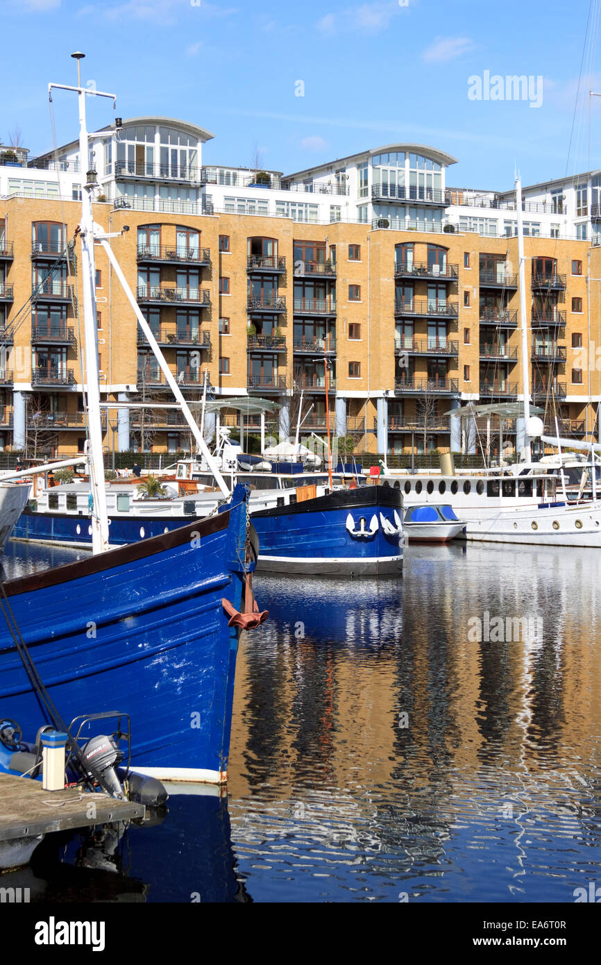 Boats and apartments in Saint Katharine Dock marina, London Stock Photo
