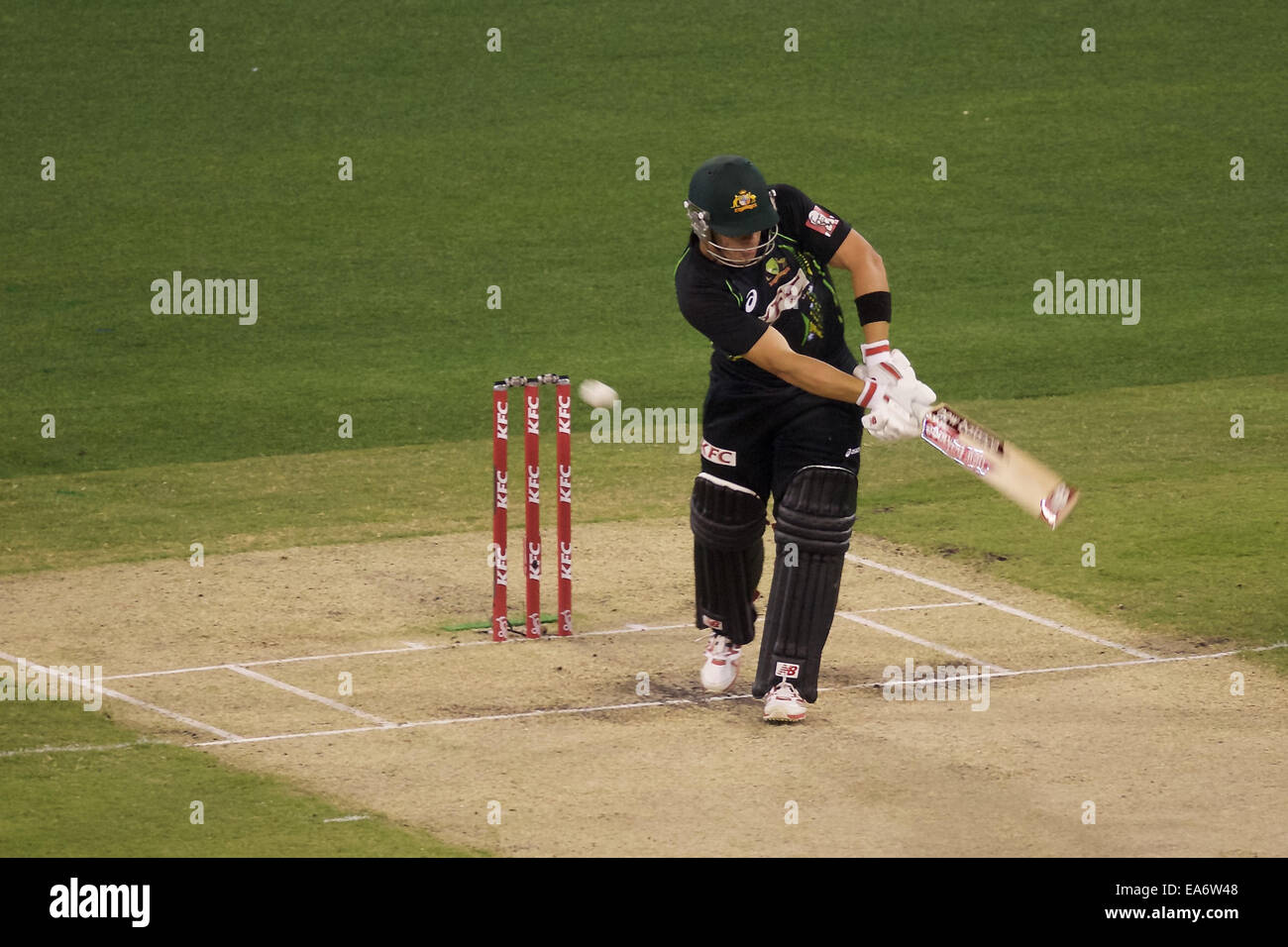 Melbourne, Victoria, Australia. 7th Nov, 2014. AARON FINCH of Australia plays at the ball and misses during game two of the International Twenty20 cricket series match between Australia and South Africa at the MCG. Credit:  Tom Griffiths/ZUMA Wire/Alamy Live News Stock Photo