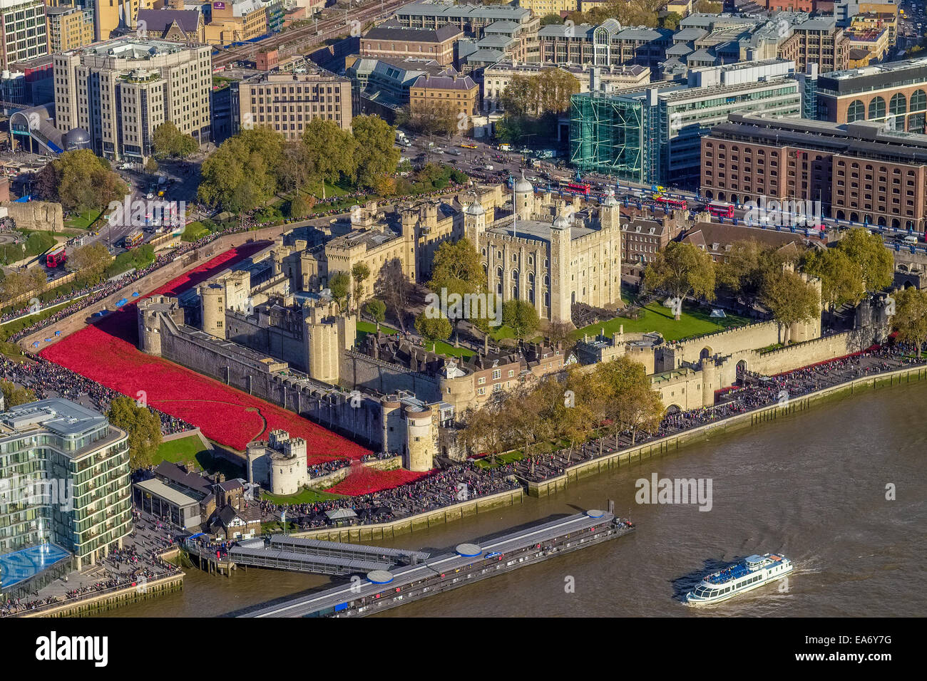 Aerial view of the Poppy display at the Tower of London for the 2014, commemorating the centenary of the outbreak of WWI Stock Photo