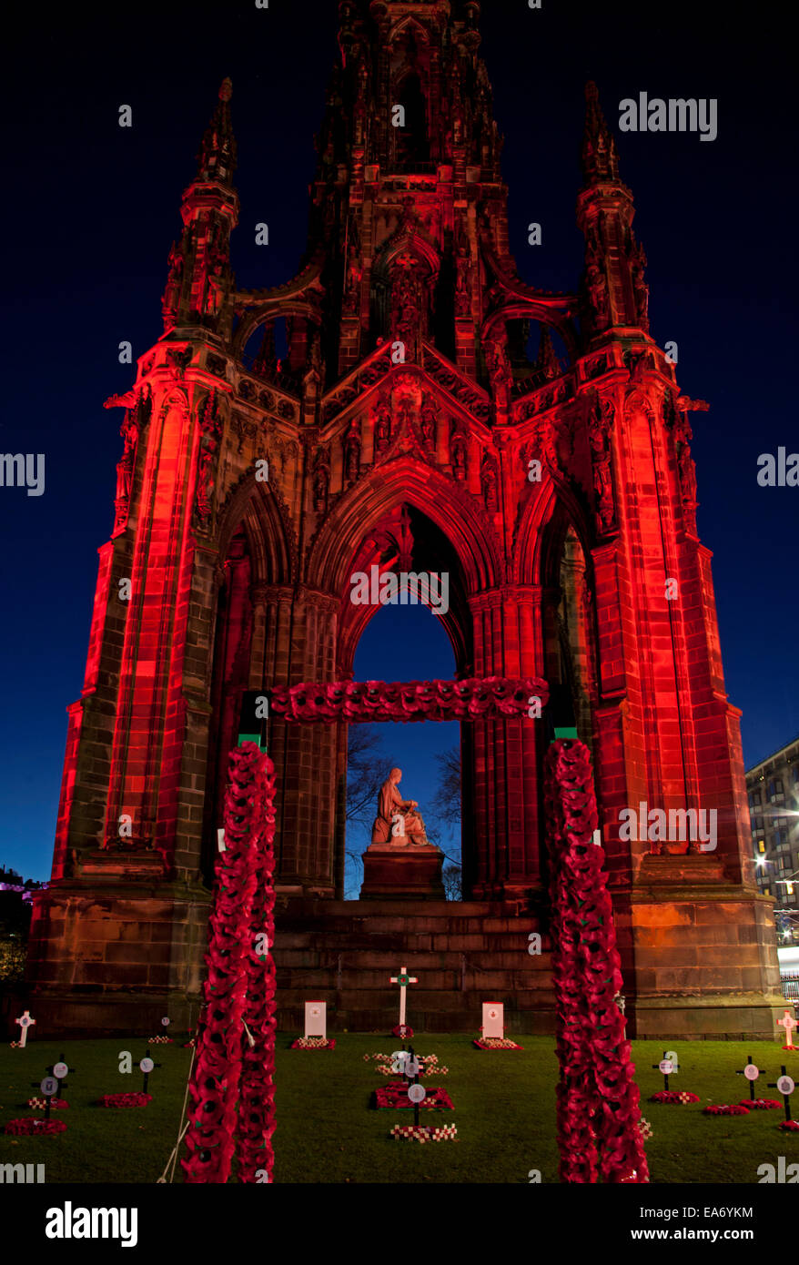 Edinburgh, Princes Street Gardens East, Scotland. 7th November 2014.The Walter Scott Monument has been illuminated in poppy red from tonight in tribute to the soldiers who gave their lives in the First World War. Several Remembrance events will be held throughout Edinburgh over the next few days to mark 100 years since the First World War. Stock Photo