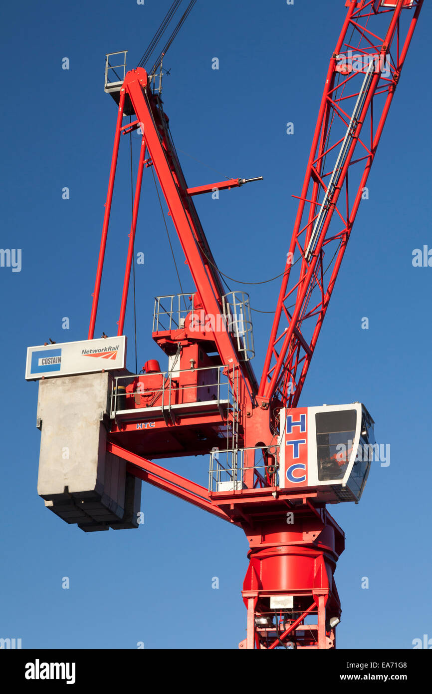 Red crane at London Bridge station Stock Photo - Alamy