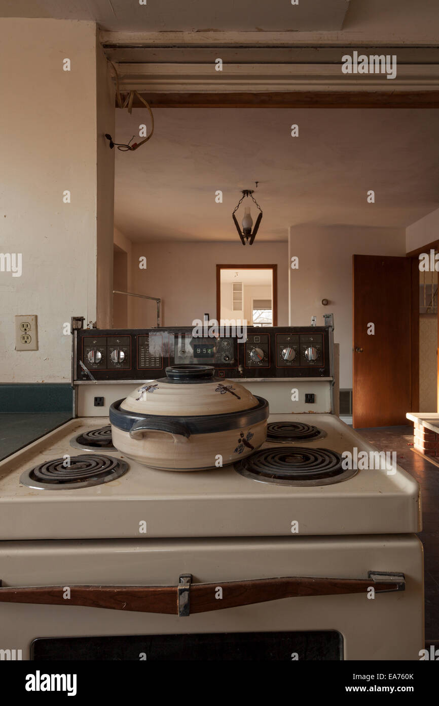 Vintage kitchen stove hires stock photography and images Alamy