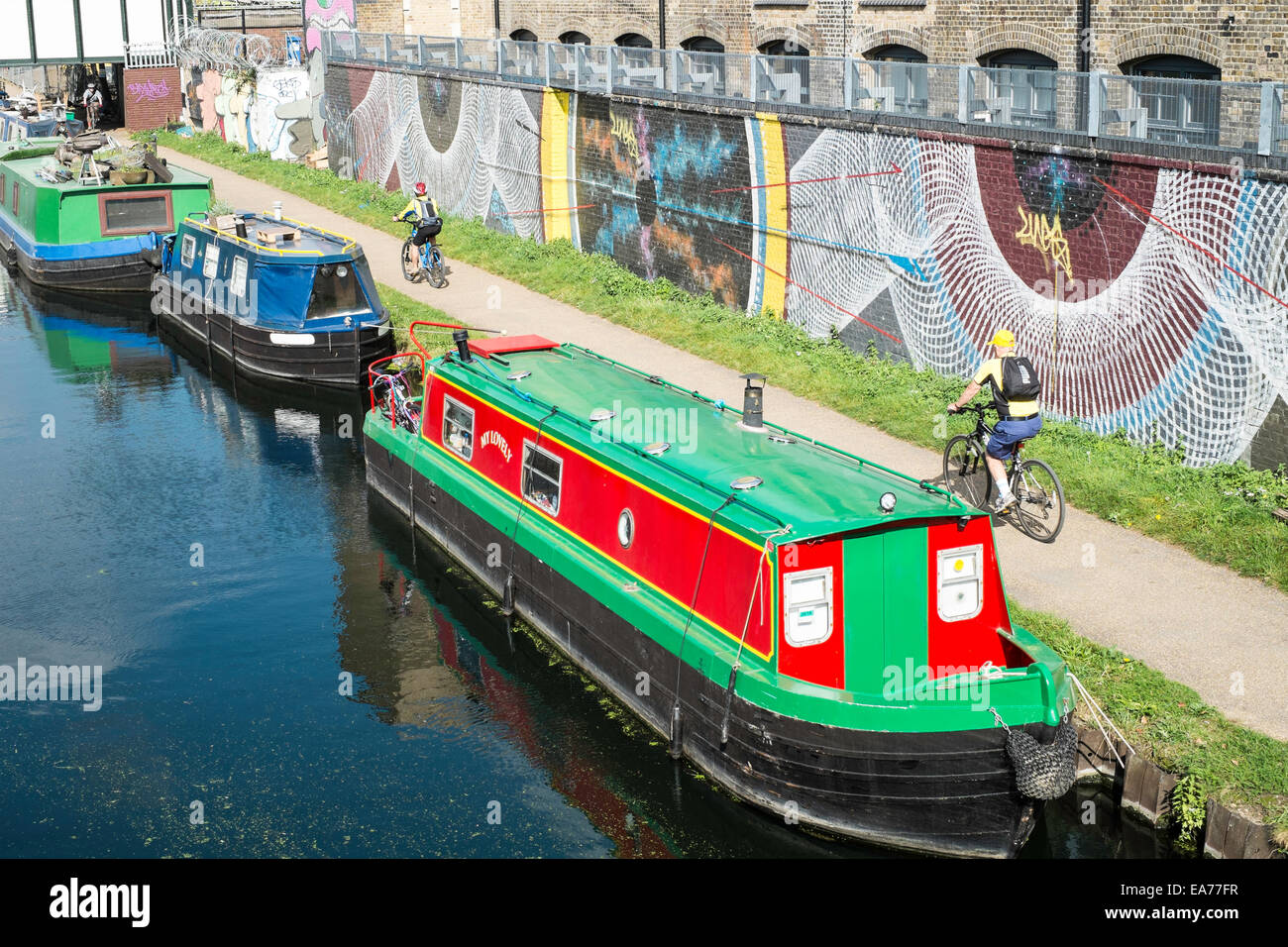 Lee river canal houseboats accommodation Hackney Stock Photo