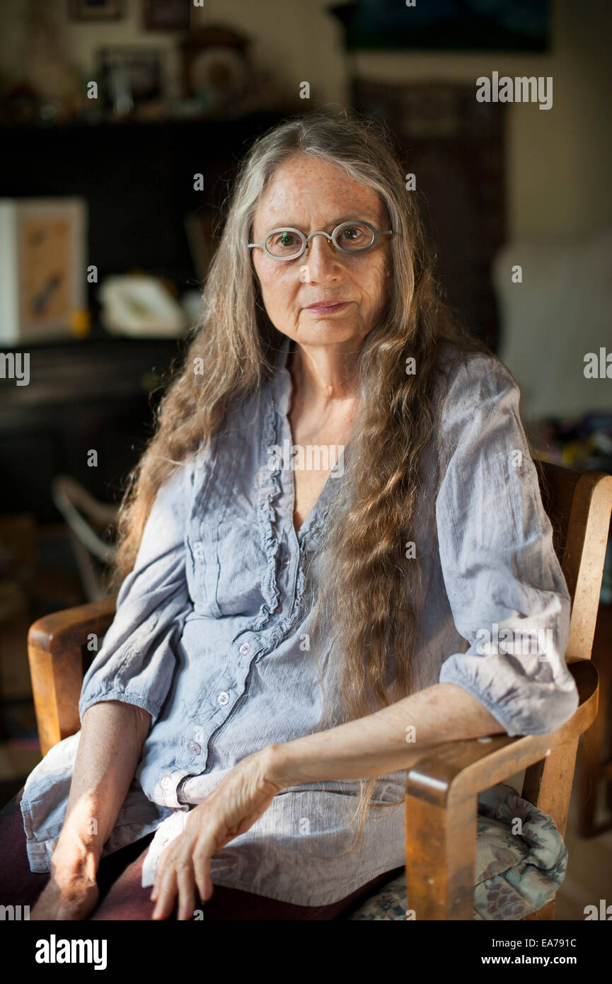 Elderly woman long grey hair hi-res stock photography and images - Alamy