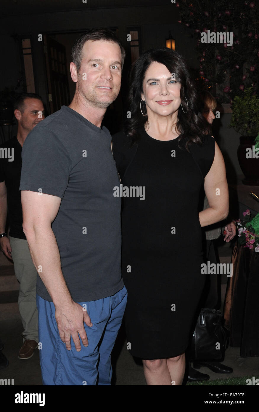 Los Angeles, California, USA. 7th Nov, 2014. Peter Krause, Lauren Graham at the 'Parenthood'' 100th Episode cake cutting celebration held at the Universal Studios in Universal City, California on November 7, 2014. 2014 Credit:  D. Long/Globe Photos/ZUMA Wire/Alamy Live News Stock Photo