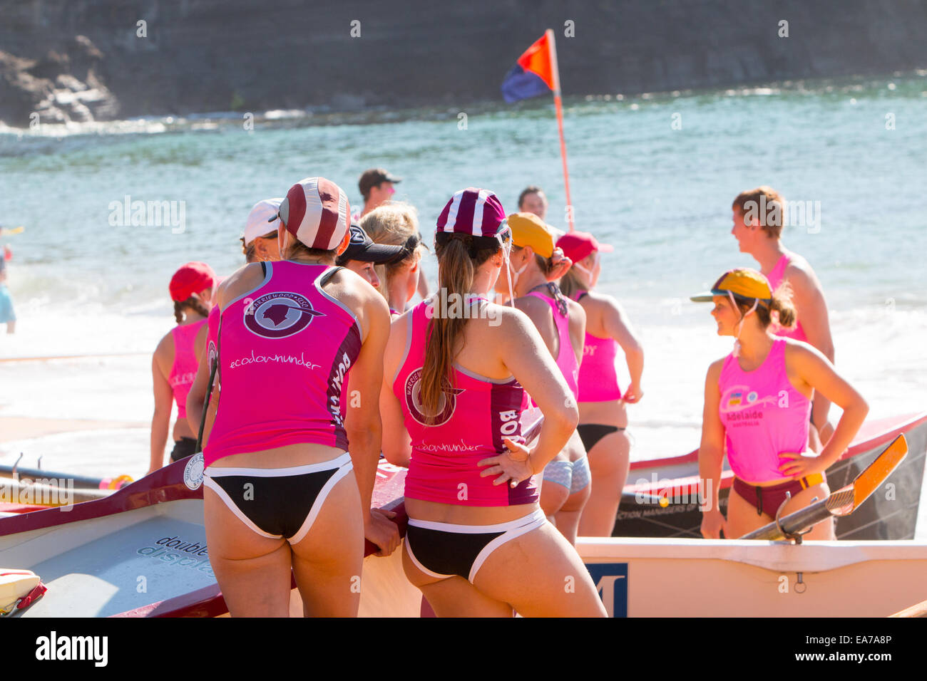 Sydney, Australia. 8th Nov, 2014. Summer surfboat racing competition amongst surf clubs located on Sydney's northern beaches begins at Bilgola Beach. Australia Credit:  martin berry/Alamy Live News Stock Photo