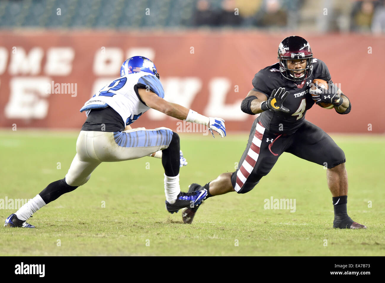 Football tackler hi-res stock photography and images - Alamy