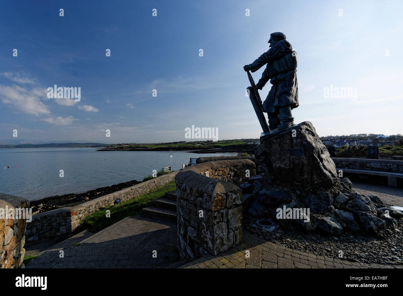 Memorial statue of Dic Evans, Moelfre lifeboat man looking seawards, East of Anglesey, North Wales Stock Photo